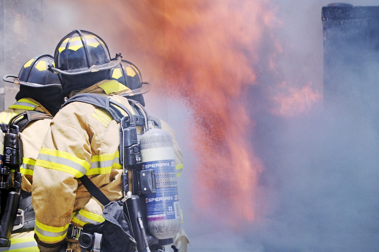 firefighter-4011616_1280